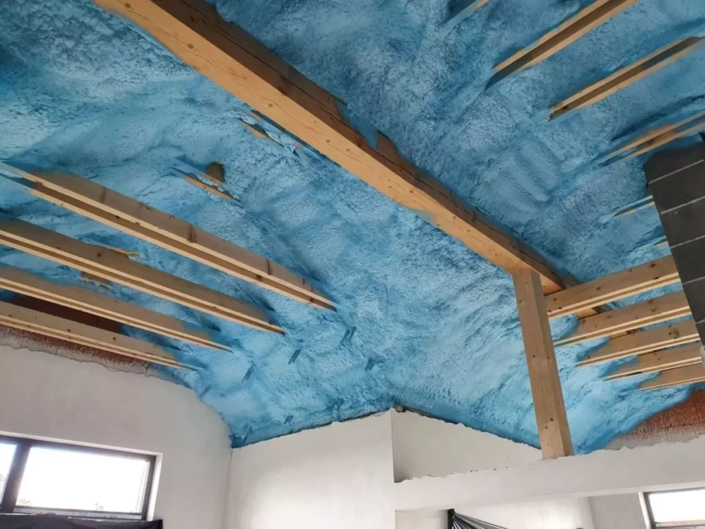 Ocieplanie natryskowe – skuteczna metoda ocieplania domu