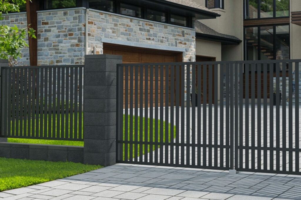 Ogrodzenie posesji – czy warto w nie inwestować?
