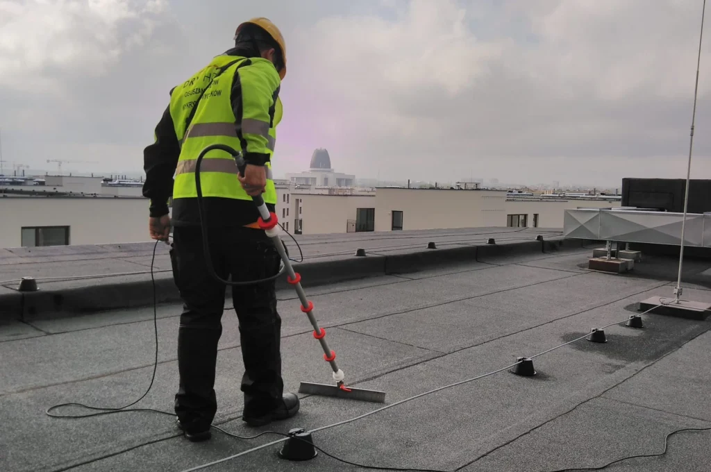 Badania szczelności dachu. Sprawdzone rozwiązanie problemu