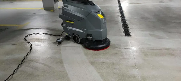 Kiedy zlecić czyszczenie posadzki profesjonalistom?