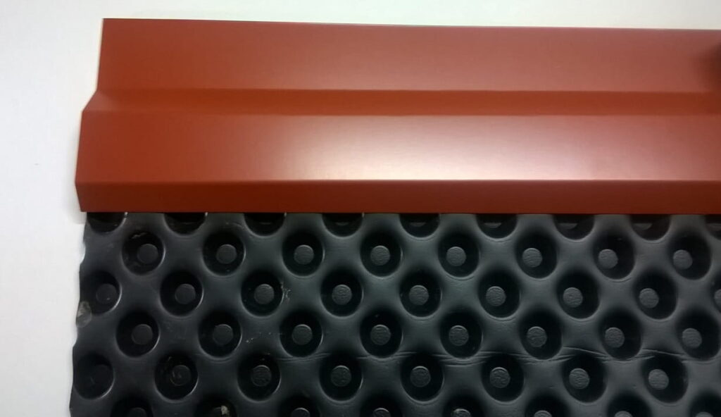 Do czego służy listwa fundamentowa do folii kubełkowej?